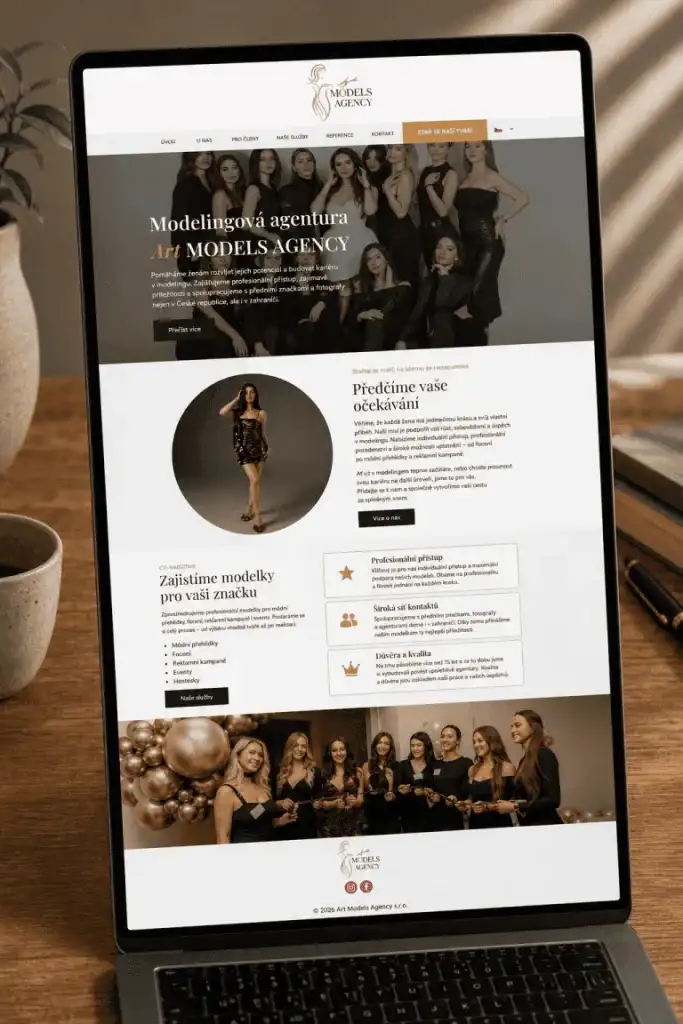 Web artmodelsagency.cz na monitoru